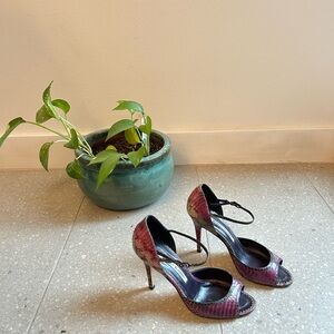 GORGEOUS Manolo Blahnik snakeskin leather high heel shoes size 37